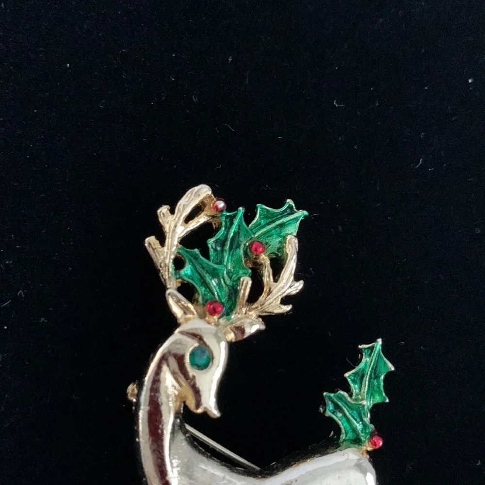 Gerry’s Reindeer Brooch Pin VTG Enamel Gold Tone Holly Leaves Berries Christmas